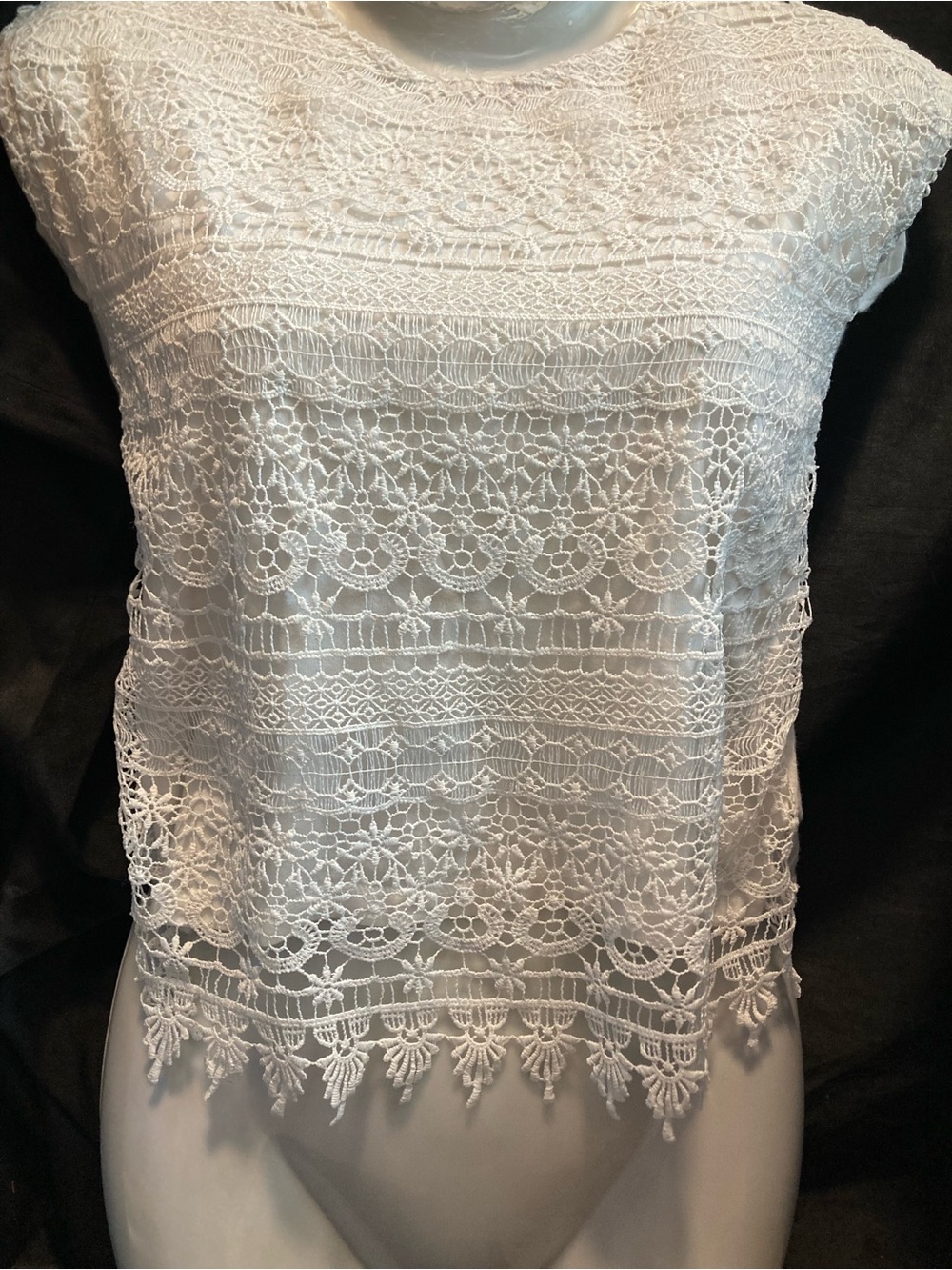 H&M White Crochet Lace Sleeveless Crop Top Boho Scalloped Hem XXS